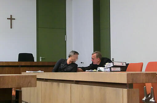 Vor der Verhandlung: Petru K. (l.) im Gespräch mit seinem Anwalt Franz Xaver Wittl.