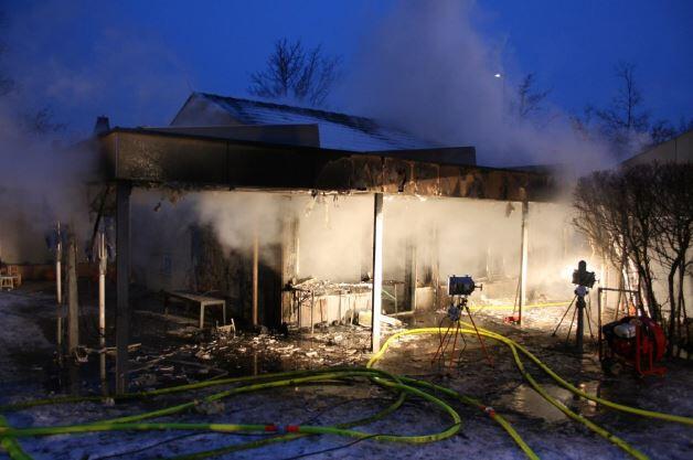 Ein Großbrand zerstörte in der Nacht zum Donnerstag große Teile eines Kindergartens.
