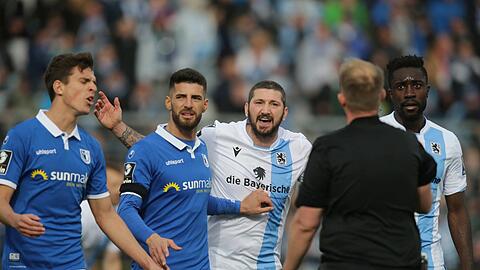 Schiedsrichter Tobias Fritsch sorgte mit zwei Elfmeter-Entscheidungen für Unverständnis bei den Spielern.