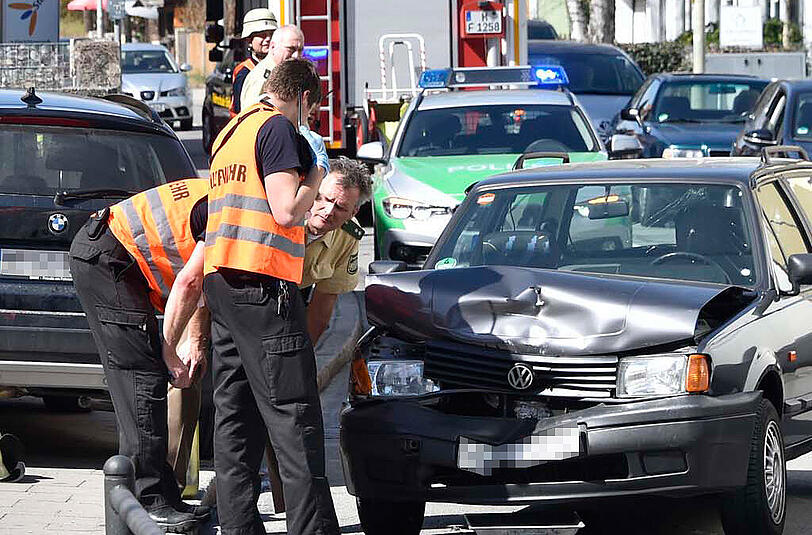 In Solln hat sich am Montag ein spektakulärer Unfall ereignet. Die Bilder.