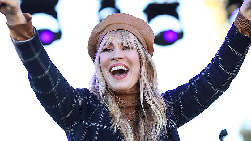 Sängerin Natasha Bedingfield trotzt den sinkenden Temperaturen mit guter Laune und rosigen Wangen.