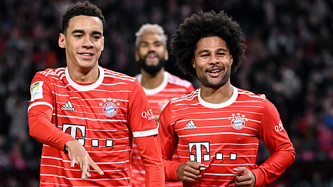 Jamal Musiala und Serge Gnabry feierten das "The Weeknd"-Konzert im Olympiastadion. (Archivbild)