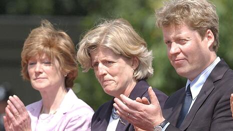 Prinzessin Diana hinterlie&szlig; ihre drei Geschwister Lady Sarah McCorquodale, Lady Jane Fellowes und Earl Spencer.