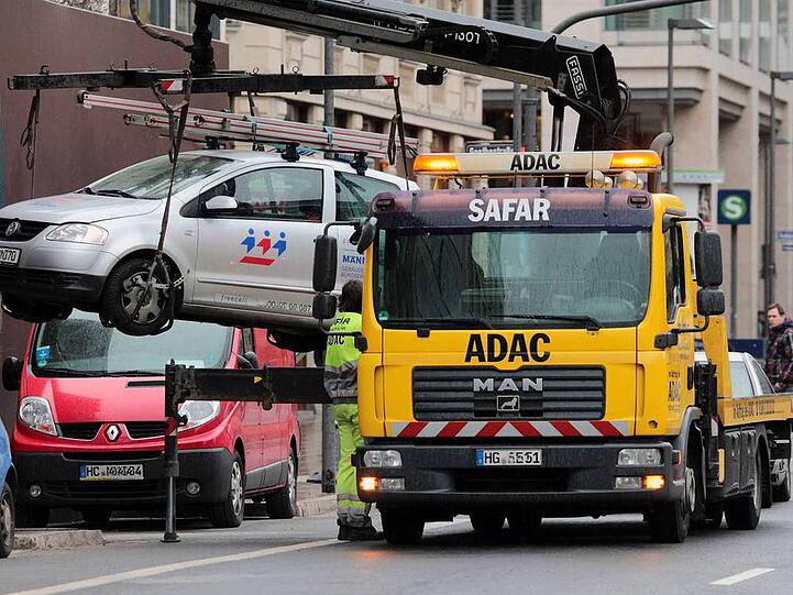 Wer betrunken einen Unfall baut, darf nicht mit kostenlosen ADAC-Leistungen rechnen. (Archivfoto)