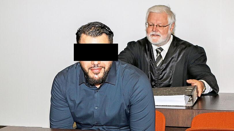Cem K. mit seinem Anwalt Günter Reisinger.