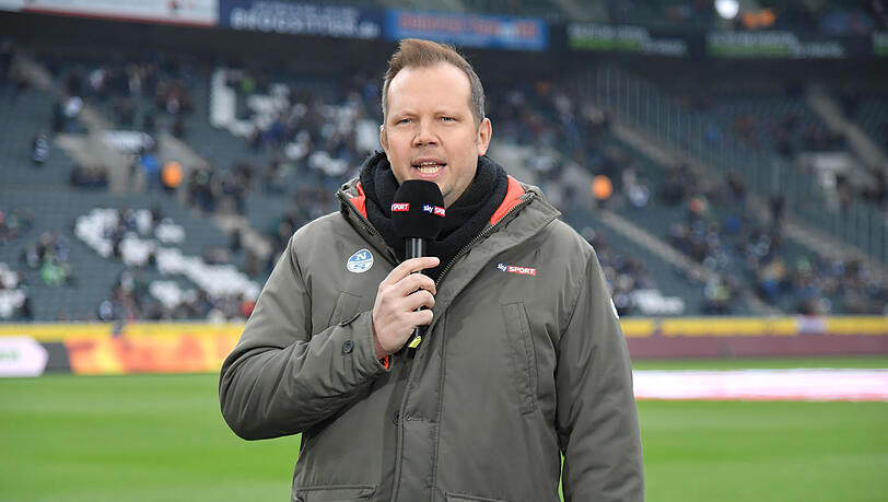 AZ-Interview mit Wolff-Christoph Fuss: Der 44-Jährige ist einer der renommiertesten Sportkommentatoren in Deutschland und arbeitet für Sky. Er hat gerade das Buch "Geisterball - Meine irre Reise durch verrückte Fußballzeiten" (Verlag C. Bertelsmann, 208 S., 15 €) veröffentlicht. AZ-Interview mit Wolff-Christoph Fuss: Der 44-Jährige ist einer der renommiertesten Sportkommentatoren in Deutschland und arbeitet für Sky. Er hat gerade das Buch "Geisterball - Meine irre Reise durch verrückte Fußballzeiten" (Verlag C. Bertelsmann, 208 S., 15 €) veröffentlicht.