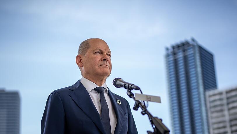 Bundeskanzler Olaf Scholz (SPD) spricht bei einem Pressestatement vor Abschluss des G7-Gipfel.