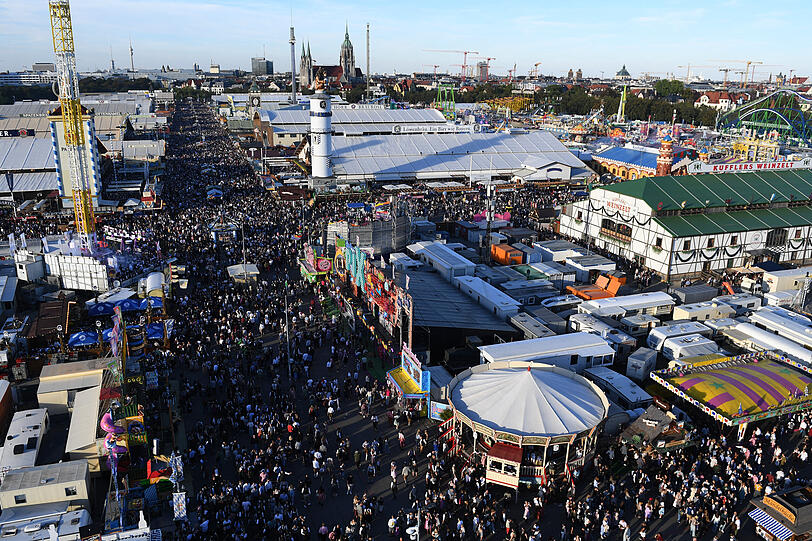 Der zweite Wiesn-Samstag 2026 war sehr voll. Zu einer &Uuml;berf&uuml;llungslage wie im vergangenen Jahr kam es laut Stadt aber nicht.