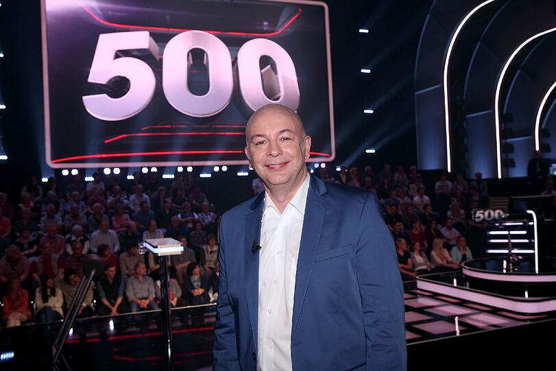 Sollte es während des Spiels eventuell zu einer unklaren oder strittigen Spiel-Situation kommen, steht Ralf Schnoor als Schiedsrichter Günther Jauch zur Seite.