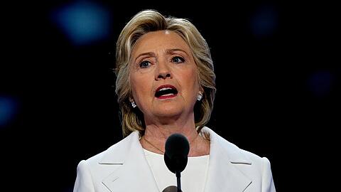 Hillary Clinton hat sich mit dem Coronavirus infiziert.