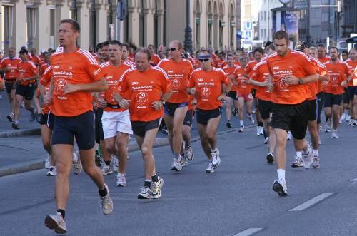 Erst in der Gruppe macht's richtig Spaß: Der Stadtlauf in München.