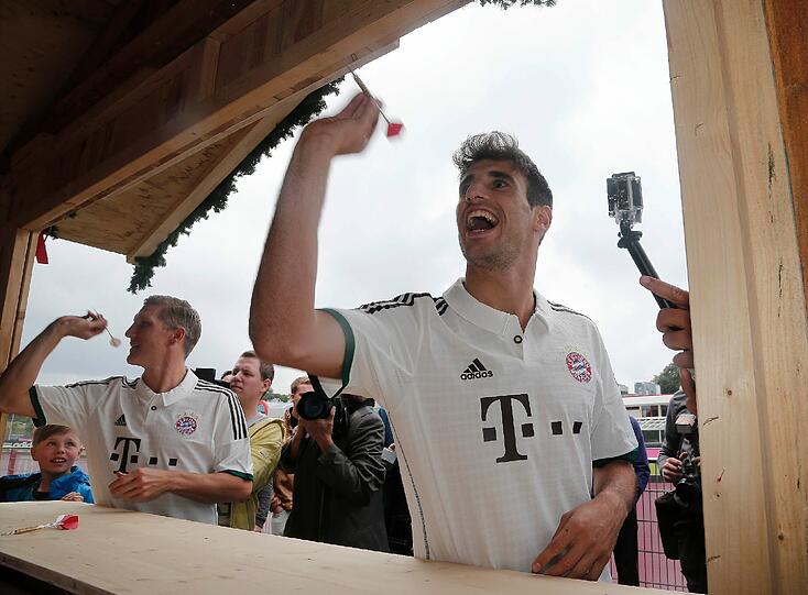 Das neue Wiesn-Trikot des FC Bayern für das Oktoberfest 2013: Die Bilder von der offiziellen Präsentation