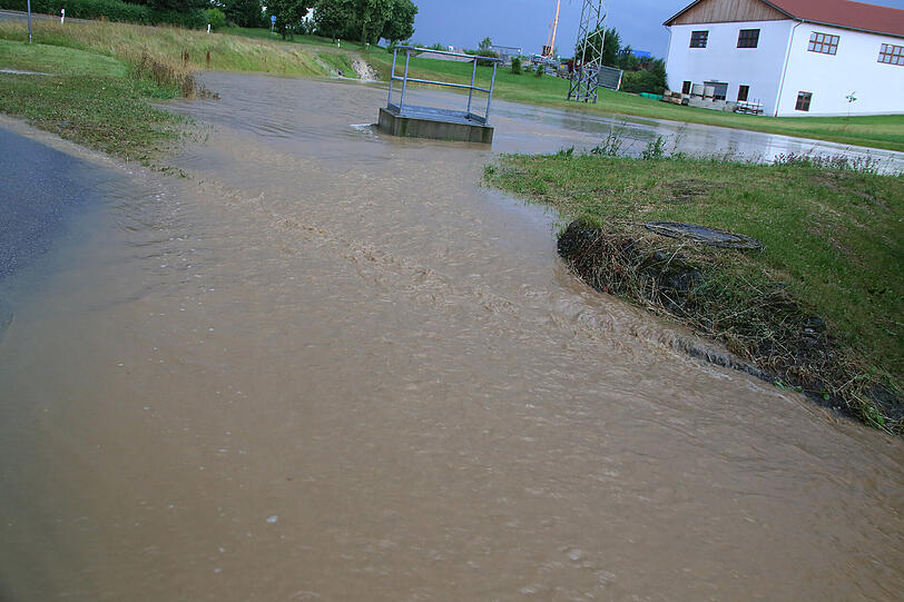 Regen, Schlamm, Wassermassen - Bilder aus dem Landkreis Mühldorf am Inn.