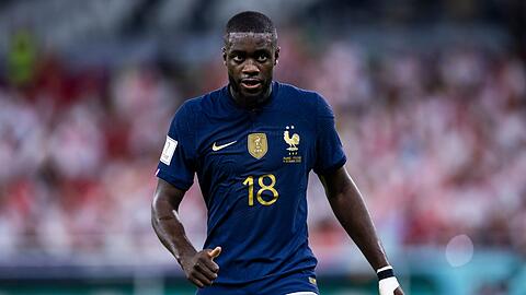 Frankreichs Dayot Upamecano gestikuliert.
