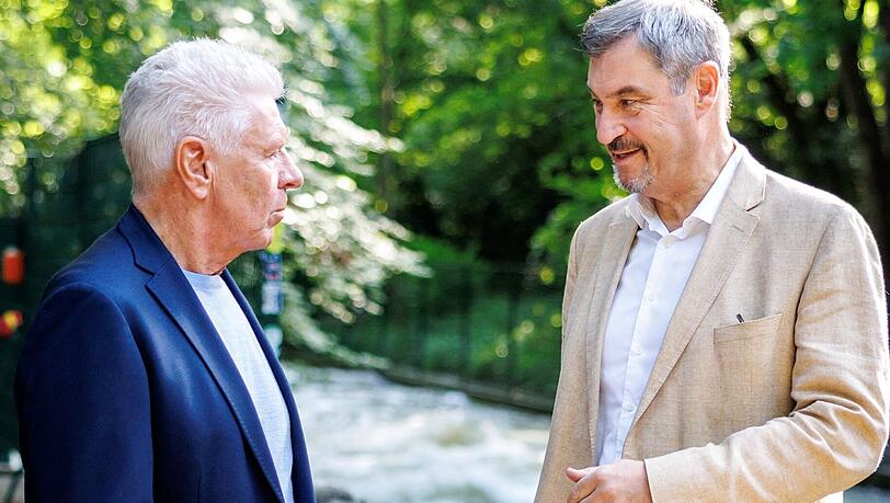 "Die zweite offizielle Surfwelle im Englischen Garten kommt", verkündeten Ministerpräsident Markus Söder (rechts) und Münchens Oberbürgermeister Dieter Reiter an der Dianaschwelle. "Die zweite offizielle Surfwelle im Englischen Garten kommt", verkündeten Ministerpräsident Markus Söder (rechts) und Münchens Oberbürgermeister Dieter Reiter an der Dianaschwelle.