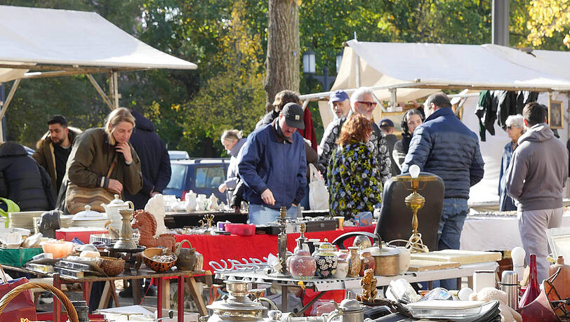 Verschiedene Flohmarkt-Waren