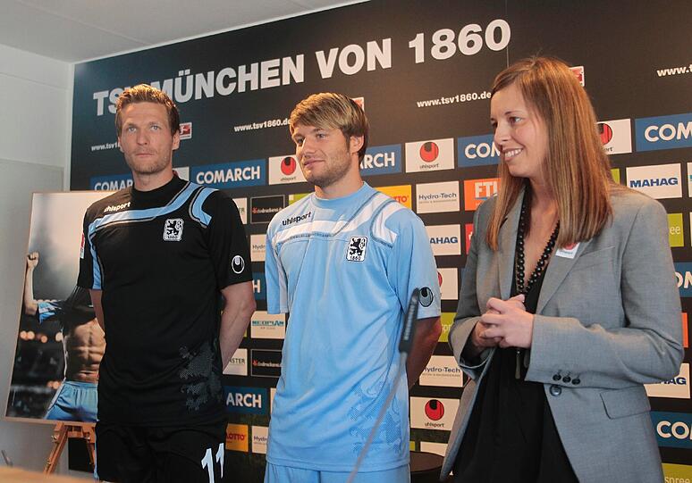 Neues Löwen-Trikot: Die Bilder von der Präsentation an der 1860-Geschäftsstelle