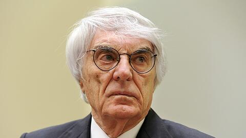 Zweiter Verhandlungstag gegen Bernie Ecclestone: Die Staatsanwaltschaft wirft dem Briten vor, dass er dem ehemaligen Vorstand der BayernLB, Gribkowsky, 44 Millionen Dollar Bestechungsgeld gezahlt und sich einen Großteil davon in Form einer Beraterprovision von der BayernLB zurückgeholt haben soll.