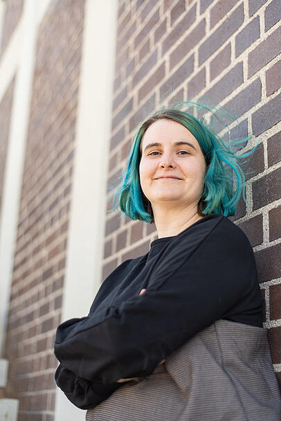 Elisabeth Feith ist Architektin und kümmert sich in der Gruppe um die Konstruktion der Wand. Elisabeth Feith ist Architektin und kümmert sich in der Gruppe um die Konstruktion der Wand.