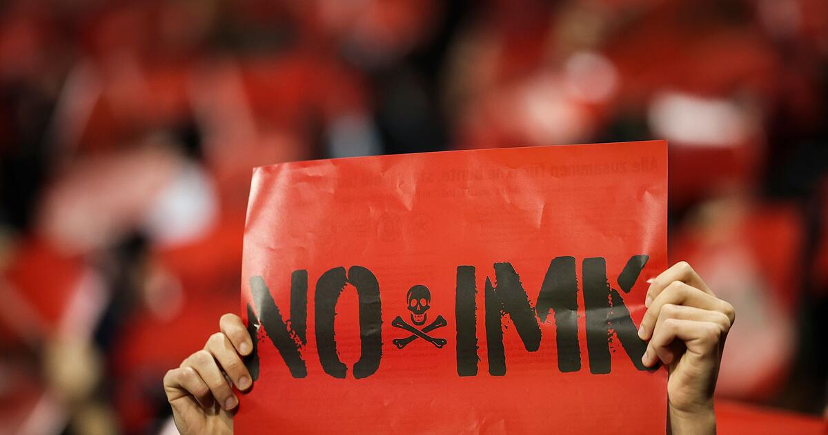 Stadion-Sicherheit-Personalisierte-Tickets-vom-Tisch