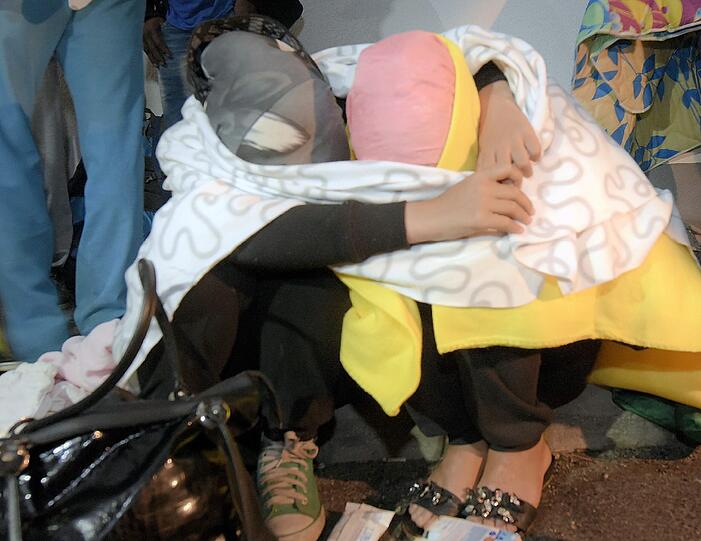 Rund 3000 Flüchtlinge sind an der Grenzstation in Österreich angekommen. Die Bilder von dem ungarischen Flüchtlingsstrom.