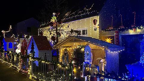 Das Weihnachtshaus erstrahlt so hell wie noch nie.