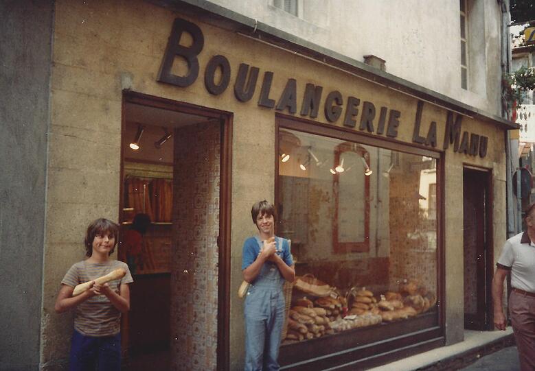 Frankreich sollte sein liebstes Reiseland bleiben: Helmut Schleich dereinst, noch ganz schmal, mit Latzhose und Baguette.