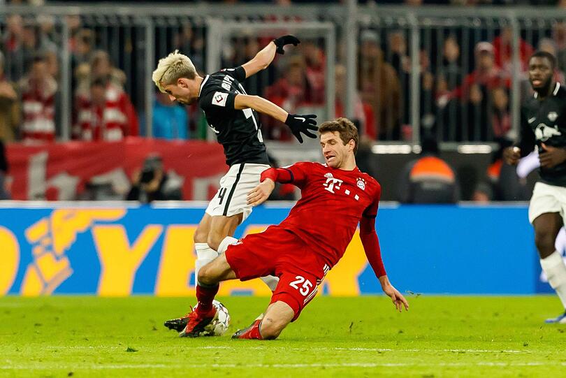 THOMAS MÜLLER - NOTE 4: Von ihm war in der ersten Halbzeit nichts zu sehen. Leitete dann Coman schön in Szene (56.). Brachte den Ball nach flacher Alaba-Flanke nicht aufs Tor (73.).