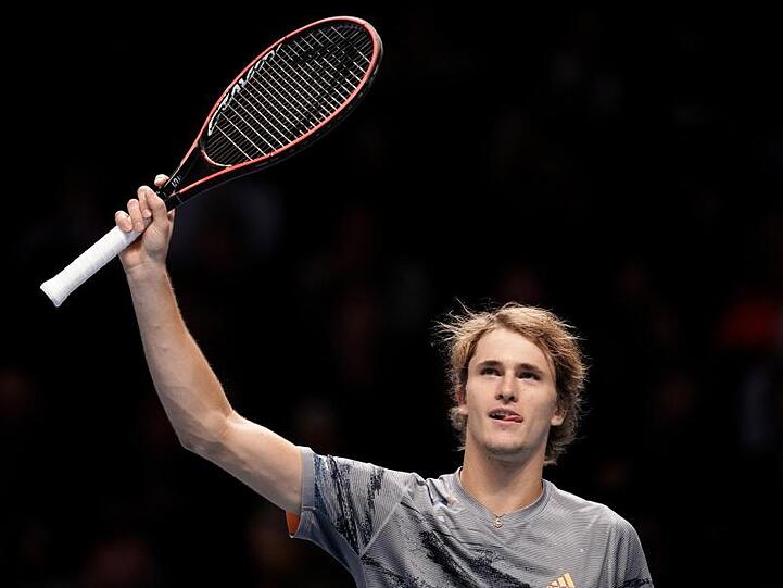 Alexander Zverev feiert seinen Sieg.
