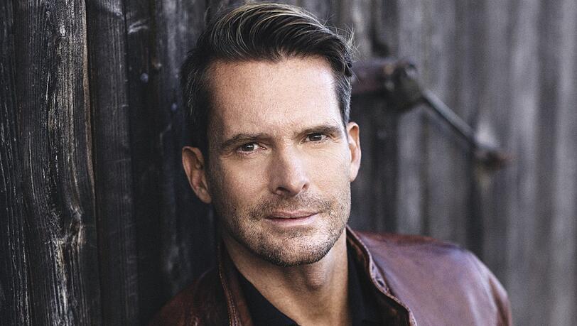 Der 52-j&auml;hige Harfenist aus dem s&uuml;dfranz&ouml;sischen Toulon hat fr&uuml;h Solostellen in gro&szlig;en Orchestern. 2001 wurde er als Professor an die Musikhochschule Hamburg berufen.