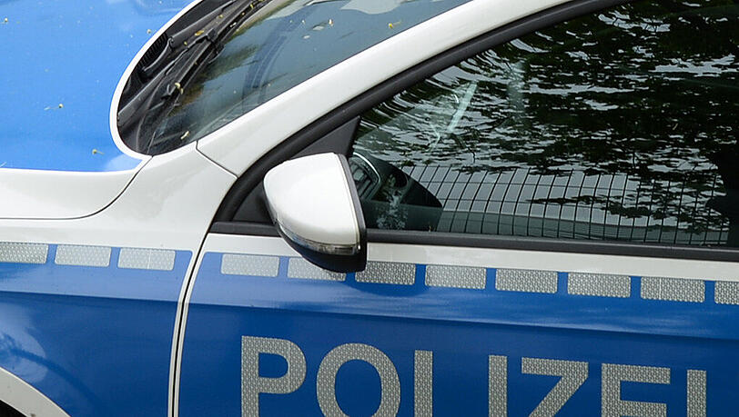 Um die Unfallursache zu klären, wurden Gefahrgutspezialisten der Polizei sowie das Gewerbeaufsichtsamt eingeschaltet. (Symbolbild) Um die Unfallursache zu klären, wurden Gefahrgutspezialisten der Polizei sowie das Gewerbeaufsichtsamt eingeschaltet. (Symbolbild)