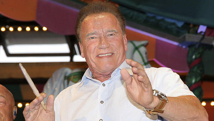 Arnold Schwarzenegger dirigiert im Marstall Festzelt auf der Wiesn Arnold Schwarzenegger dirigiert im Marstall Festzelt auf der Wiesn