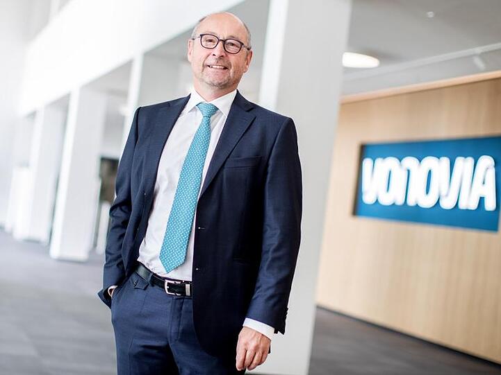 Der Vorstandsvorsitzende der Vonovia SE, Rolf Buch, im Eingangsbereich der Firmenzentrale.