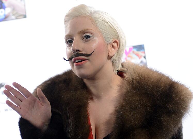 Lady Gaga turnte am Donnerstagabend bei der Vorstellung ihres neuen Albums wie eine Gogo-Tänzerin durch das Berliner Berghain, dessen Partys sie von früher kennt.