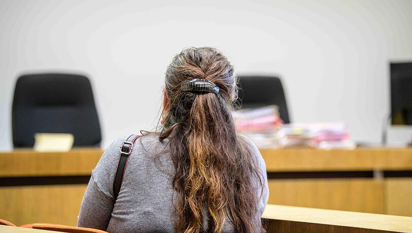 Die Mutter gestand, ihrer 15-Jährigen Tochter Drogen gegeben zu haben. Die Mutter gestand, ihrer 15-Jährigen Tochter Drogen gegeben zu haben.