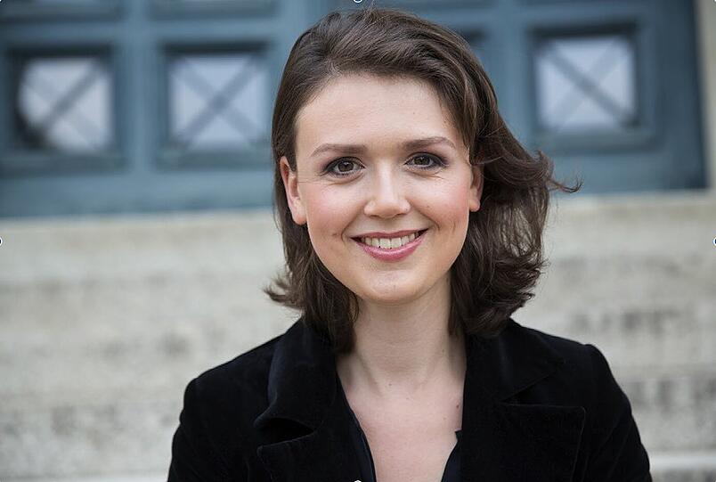 Die Dirigentin und Cembalistin Johanna Soller.