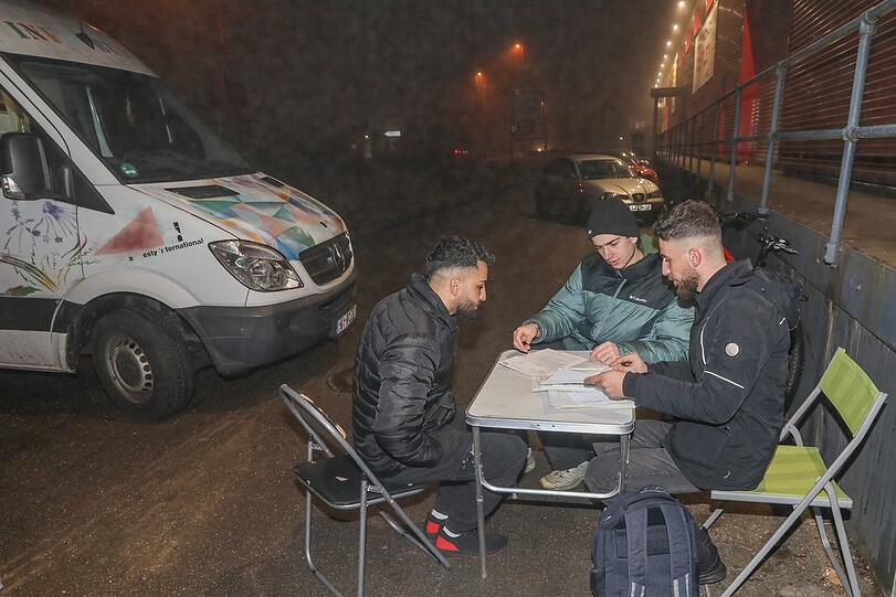 Paul Wabnitz (23, Mitte) arbeitet als Ehrenamtlicher für den Infobus des Münchner Flüchtlingsrats.