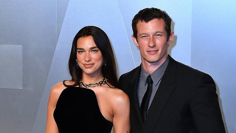 Dua Lipa und Callum Turner sollen laut italienischen Medien bereits in einer Woche heiraten. Dua Lipa und Callum Turner sollen laut italienischen Medien bereits in einer Woche heiraten.