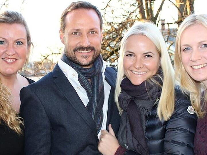 Mette-Marit und Haakon sehen ziemlich glücklich aus