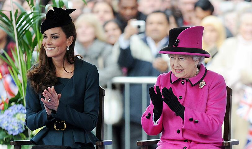 Queen Elizabeth II. wird am 21. April 92 Jahre alt und ist bekannt für ihren bunten Look.