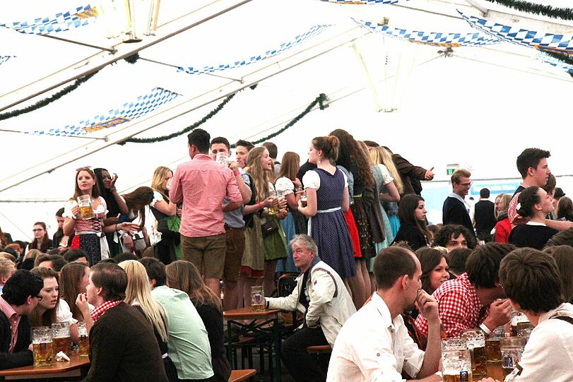 Selten ist eine Veranstaltung in Harlaching so umstritten gewesen wie das diesjährige Burschenfest. Die AZ hat sich selber ein Bild gemacht.