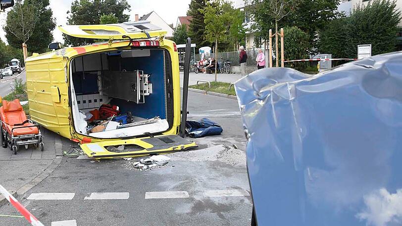 Das Rettungsfahrzeug aus der Steiermark soll auf einer Rückholfahrt aus Slowenien unterwegs zum Klinikum Großhadern gewesen sein.