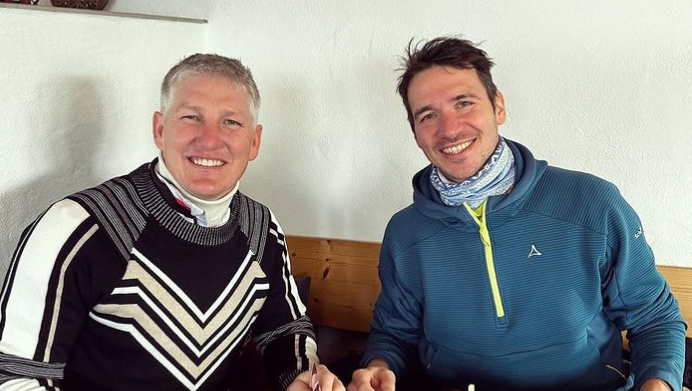 Lassen es sich gutgehen: Felix Neureuther und Bastian Schweinsteiger. Lassen es sich gutgehen: Felix Neureuther und Bastian Schweinsteiger.