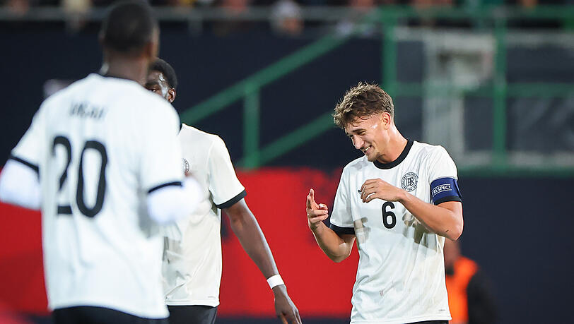 Bayerns Mittelfeld-Juwel Tom Bischof erzielte zuletzt als Kapitän drei Tore für die deutsche U21-Nationalmannschaft. Bayerns Mittelfeld-Juwel Tom Bischof erzielte zuletzt als Kapitän drei Tore für die deutsche U21-Nationalmannschaft.
