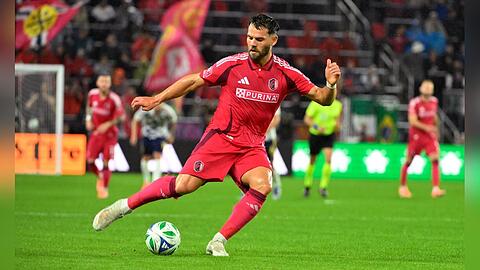 Eduard L&ouml;wen trauert um seine Ehefrau.