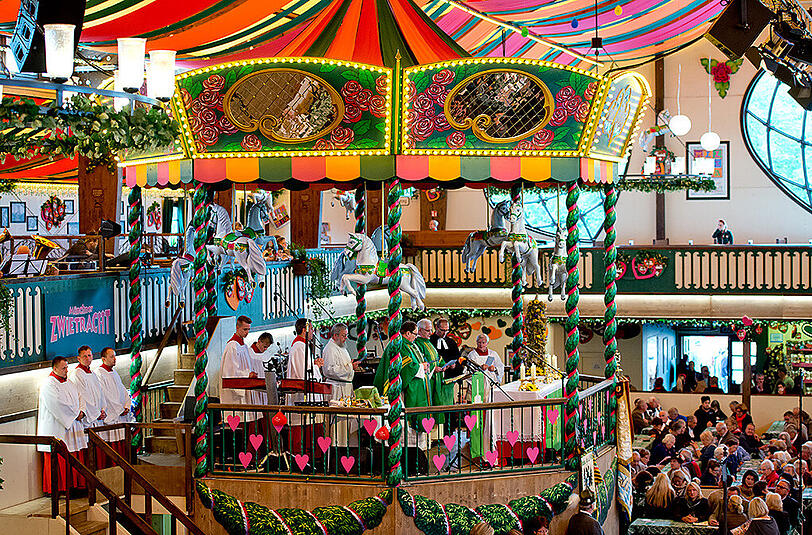 Bilder vom diesjährigen Wiesn-Gottesdienst. Die kleine Felicia Pelz wurde am Donnerstagvormittag getauft.