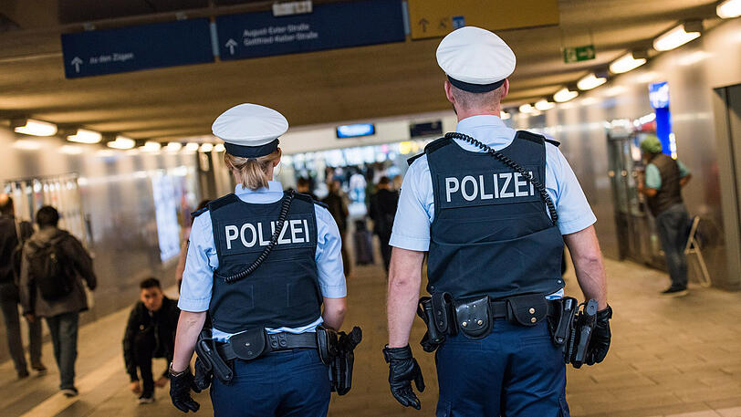 Einsatzkräfte der Bundespolizei konnten den Mann festnehmen. (Symbolbild)