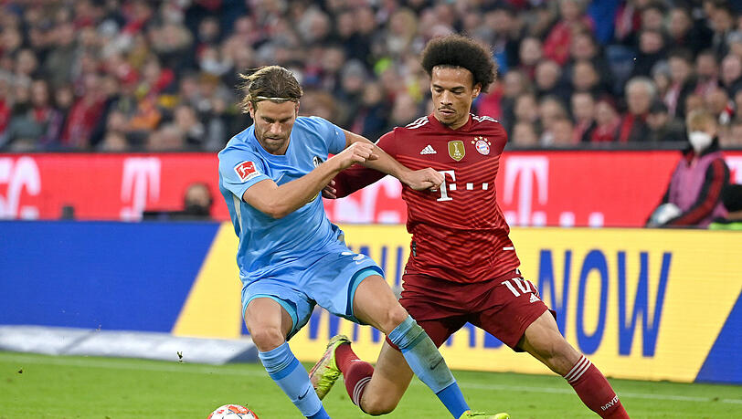 Mittlerweile ein gewohntes Bild: Leroy Sané engagiert sich auch gegen den Ball enorm.