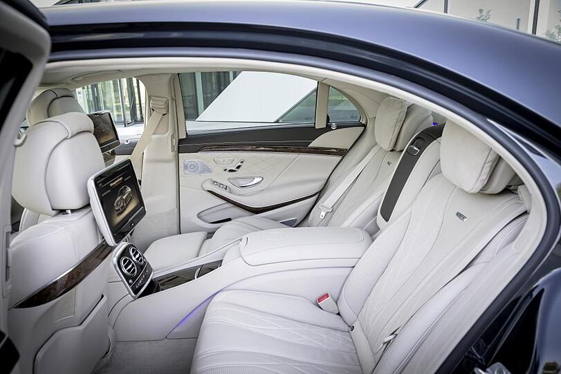 Eine geballte Ladung Luxus und Dynamik: Der neue Mercedes-Benz S 65 AMG will Maßstäbe als stärkstes Fahrzeug im Wettbewerbssegment setzen.