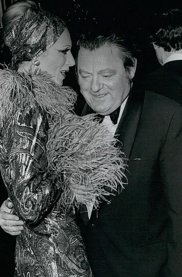Man trifft sich &ndash; im Fasching: Margot Werner und Franz Josef Strauß 1974 im Deutschen Theater.